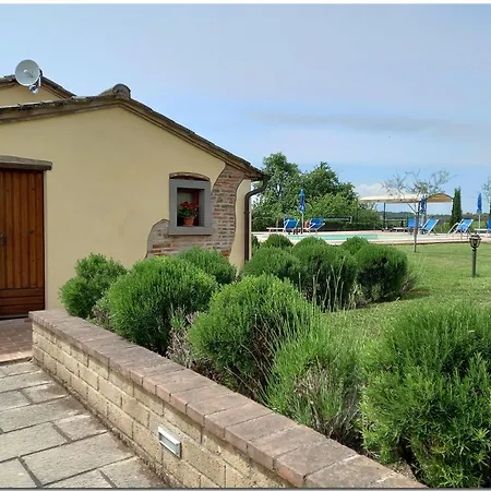 Ebenerdiges Mit Garten Und Pool Cortona